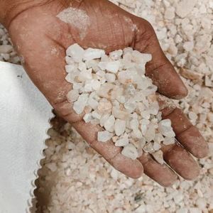 4.0-10 Mm Semi White Quartz Grains