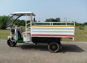 White E-Rickshaw Loader