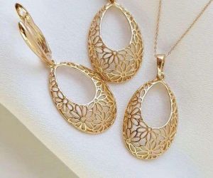 14K Yellow Gold Teardrop Pendant Necklace Set