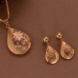 18K Yellow Gold Teardrop Pendant Necklace Set