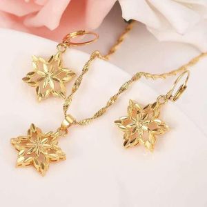 22K Floral Design Yellow Gold Pendent Set