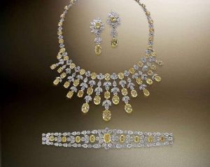 Stunning Yellow Diamond Gold Necklace Set