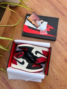 Nike Air Jordan 1 High Og Bred Toe Sneakers
