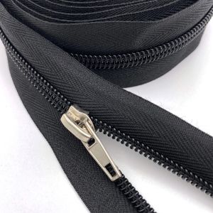Plain CFC Zipper And Cuttings