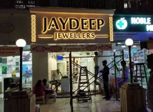 Luxury LED Golden Acrylic Shop Front Channel Letter Sign Board