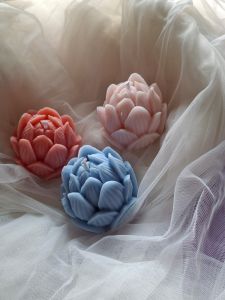 Handcrafted Lotus Shape Decorative Candle Set