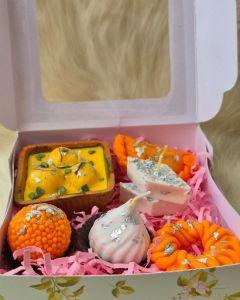 luxury festive sweet box candle set