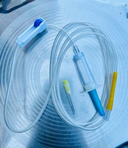 Medical IV Infusion Set with Drip Chamber