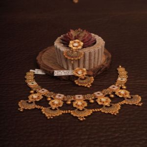 Floral Coin Heritage Necklace Set