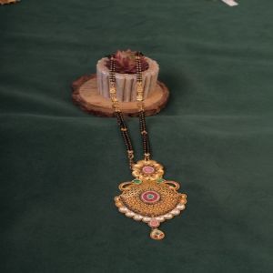 Floral Medallion Classic Mangalsutra