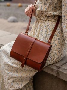 Classic Sling Leather Purse