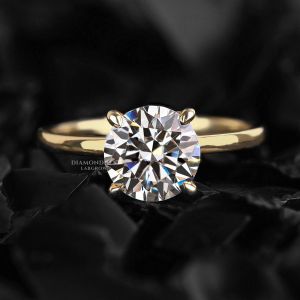 Round Cut Diamond Engagement Ring