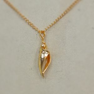 Elegant Feather Leaf Shape Pendant Golden Chain Necklace