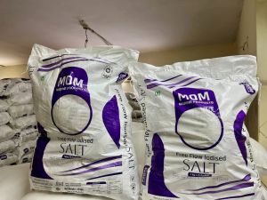 Mom Iodised Free Flow Salt