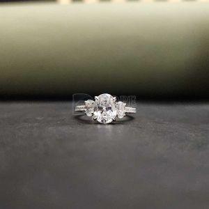 Luxury Three Stone Elegant Oval Cut Moissanite Engagement Ring