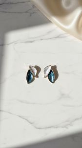 Everstylish Petals Panache Golden Enamelled Earrings