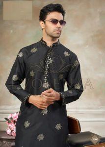Black Ethnic Motif Embroidered Kurta Set for Men
