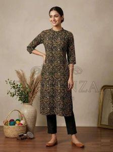 Women Rayon Straight Printed Kurti