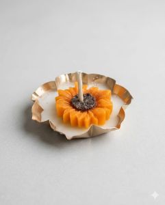 Golden Urli Daisy Bloom Decorative Scented Candle