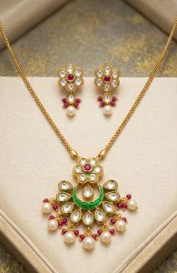 Traditional Look Kundan Pendent Set