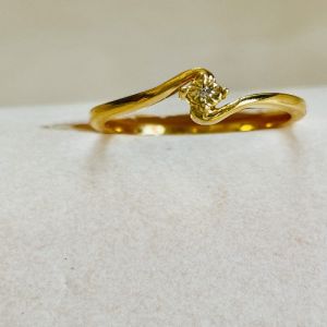 Ladies 1kt Gold Overlapping Twist Design Diamond Ring