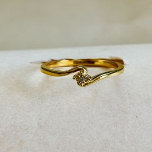Ladies 1kt Gold Overlapping Twist Design Diamond Ring
