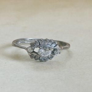 The Vintage Glow 925 Sterling Silver Zirconia Diamond Ring