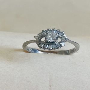 The Vintage Glow 925 Sterling Silver Zirconia Diamond Ring