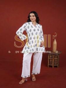 Ladies White Printed Cotton Flex Kurti Pant Set