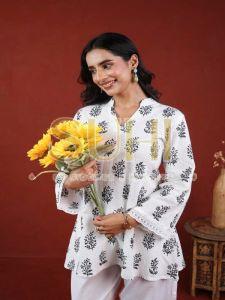 Ladies White Printed Cotton Flex Kurti Pant Set