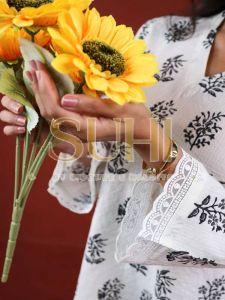 Ladies White Printed Cotton Flex Kurti Pant Set