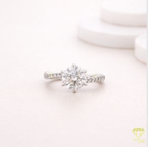 925 Sterling Silver Moissanite Diamond Glamorous Engagement Ring