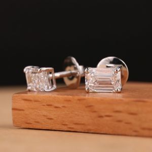 Minimal Emerald VVS Moissanite 925 Silver Stud Earrings