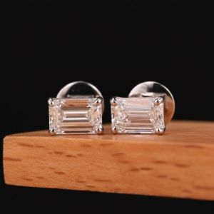 Minimal Emerald VVS Moissanite 925 Silver Stud Earrings