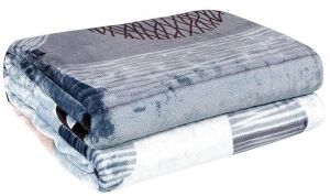 Flannel Blanket Cum Warm Bedsheet Set With 2 Pillow Covers