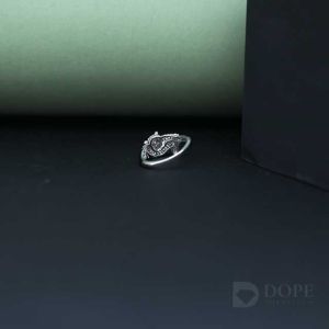 Unique Round Cut Diamond Ring