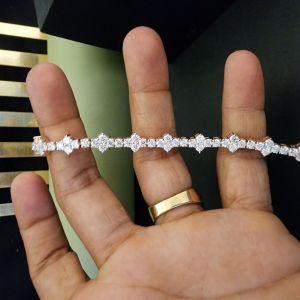 Fashionable Round Cut Diamond Bracelet