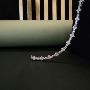 Fashionable Round Cut Diamond Bracelet