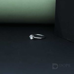 Sparking Solitaire Round Diamond Ring