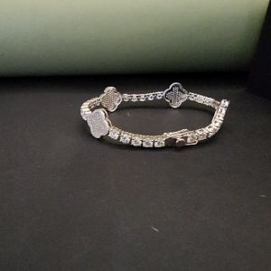 Unique Round Cut Flower Design Diamond Bracelet