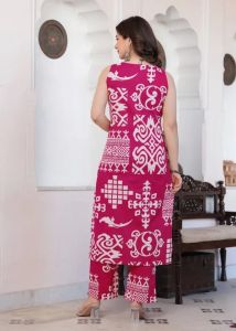 Ladies Pink Cotton Blend Animal Print Regular Kurti Set