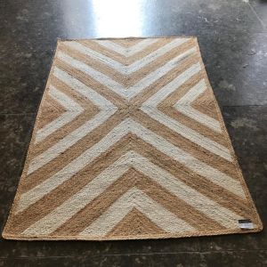 White Chevron Rectangular Handmade Jute Rug