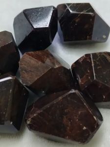 Garnet Faceted Tumbled Stones