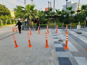 Traffic Spring Post