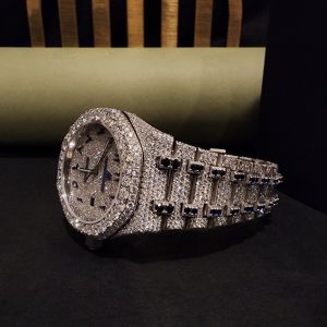 Elegant Numerals Round Dial Full Iced Out Diamond Watch