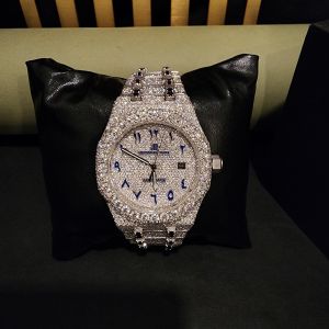 Elegant Numerals Round Dial Full Iced Out Diamond Watch