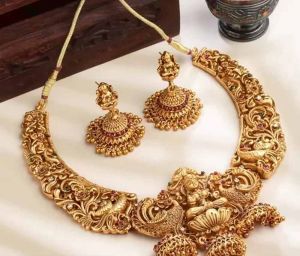 Temple Choker Set