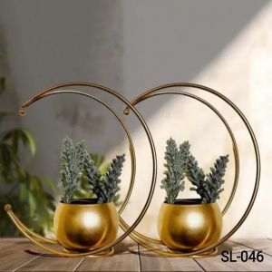 Crescent Moon Shape Decorative Metal Planter