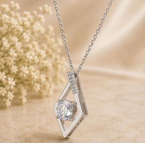 18K Yellow Gold Twisted Ribbon Design Pendant Necklace