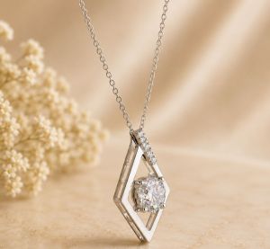 18K Yellow Gold Twisted Ribbon Design Pendant Necklace